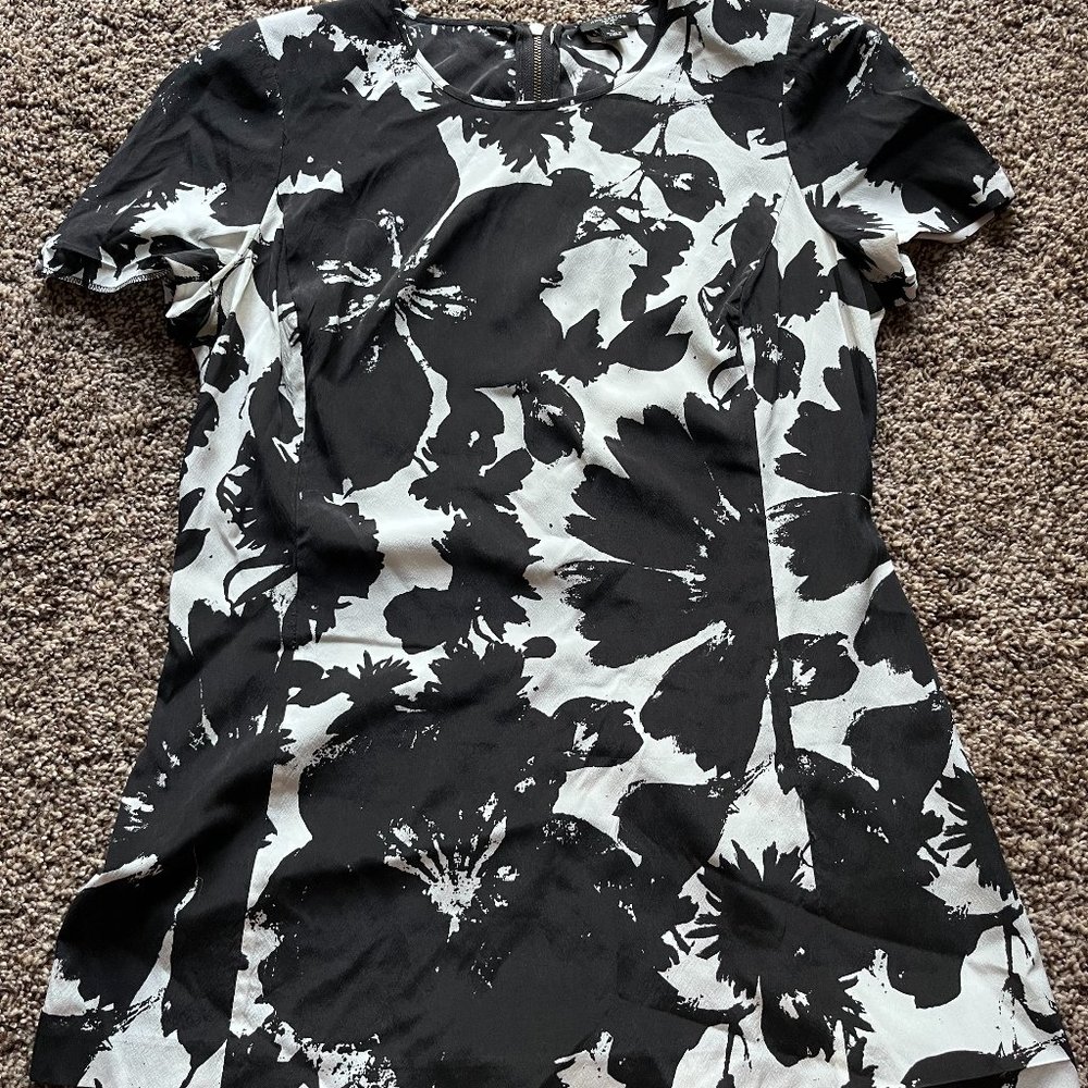ANN TAYLOR | Silk Black and White Floral Top